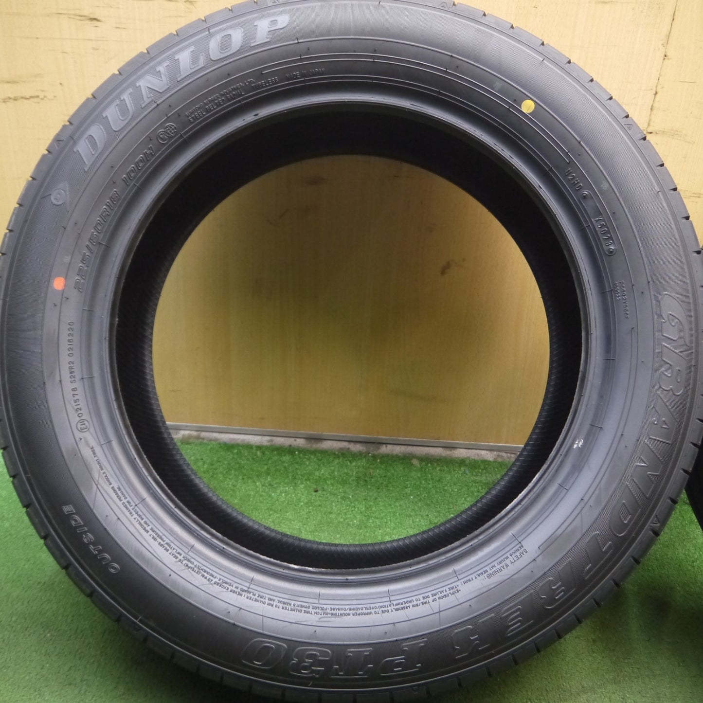 *送料無料* 新車外し！23年★225/60R18 ダンロップ グラントレック PT30 タイヤ 18インチ レクサス NX RAV4 ハリアー 等★4040511Hノタ