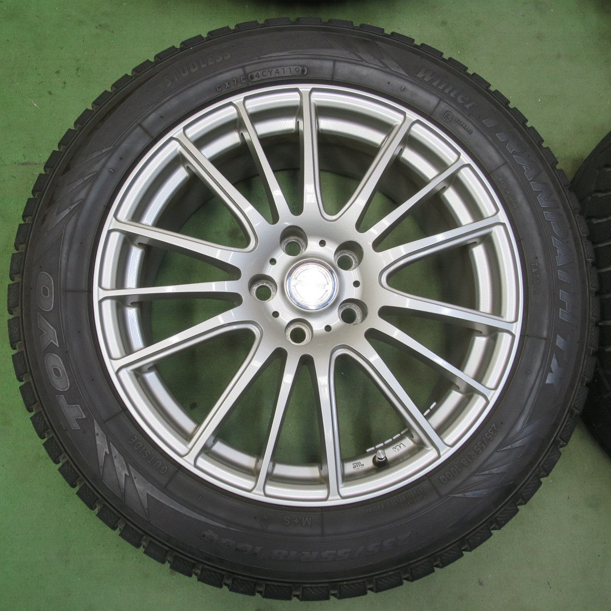 バリ溝！キレイ！9.5分★スタッドレス 235/55R18 トーヨー ウインター トランパス TX ravrion selzer ラブリオン 18インチ PCD114.3/5H★6060407イス