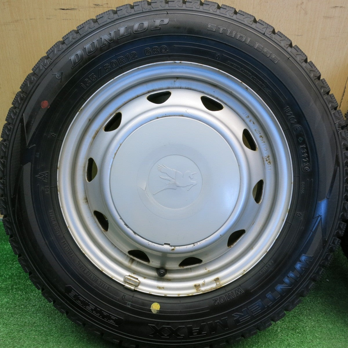 ほぼ未使用！23年★スタッドレス 135/80R12 ダンロップ ウインターマックス WM02 スチール ホイール 12インチ PCD100 110 114.3/4H マルチ★6051705HAス