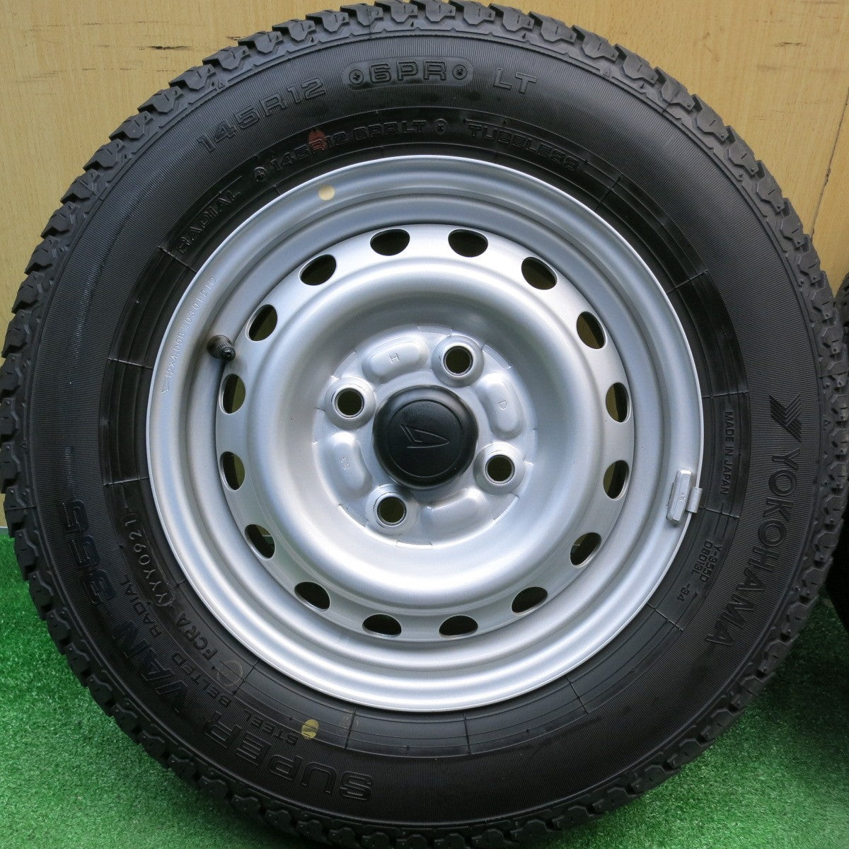バリ溝！キレイ！ほぼ10分★ダイハツ ハイゼット 純正 スチール 145R12 6PR ヨコハマ SUPER VAN 355 スーパー バン 12インチ PCD100/4H★6040513HAノ