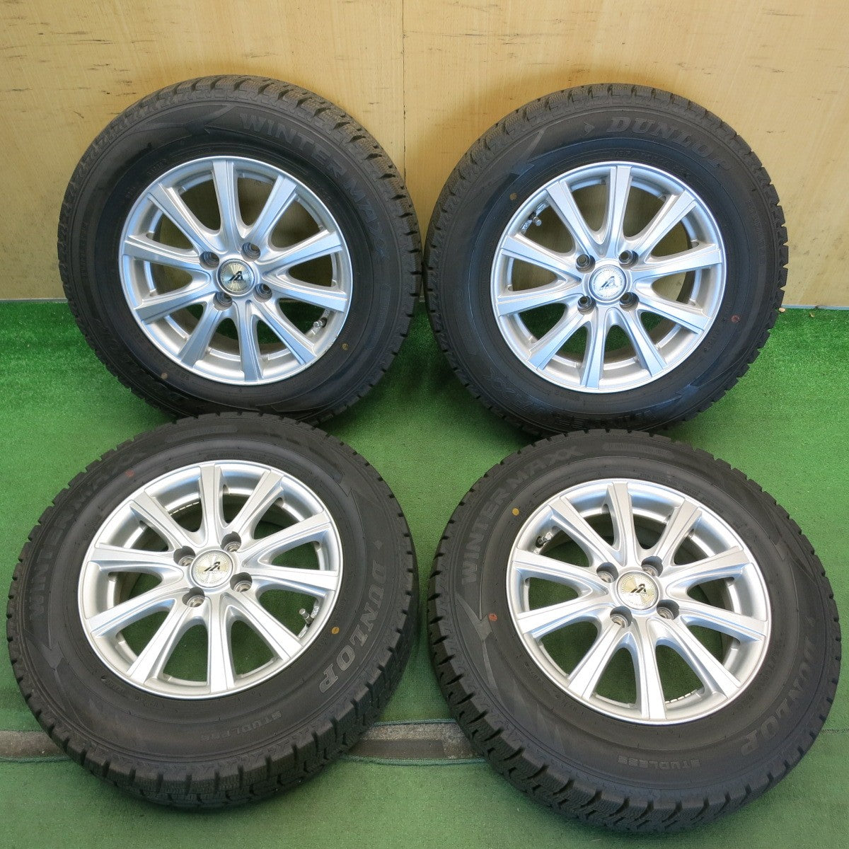 バリ溝！キレイ！9.5分◎スタッドレス 185/70R14 ダンロップ ウインターマックス WM02 AZ SPORTS AZスポーツ 14インチ PCD100/4H◎6080204HAス