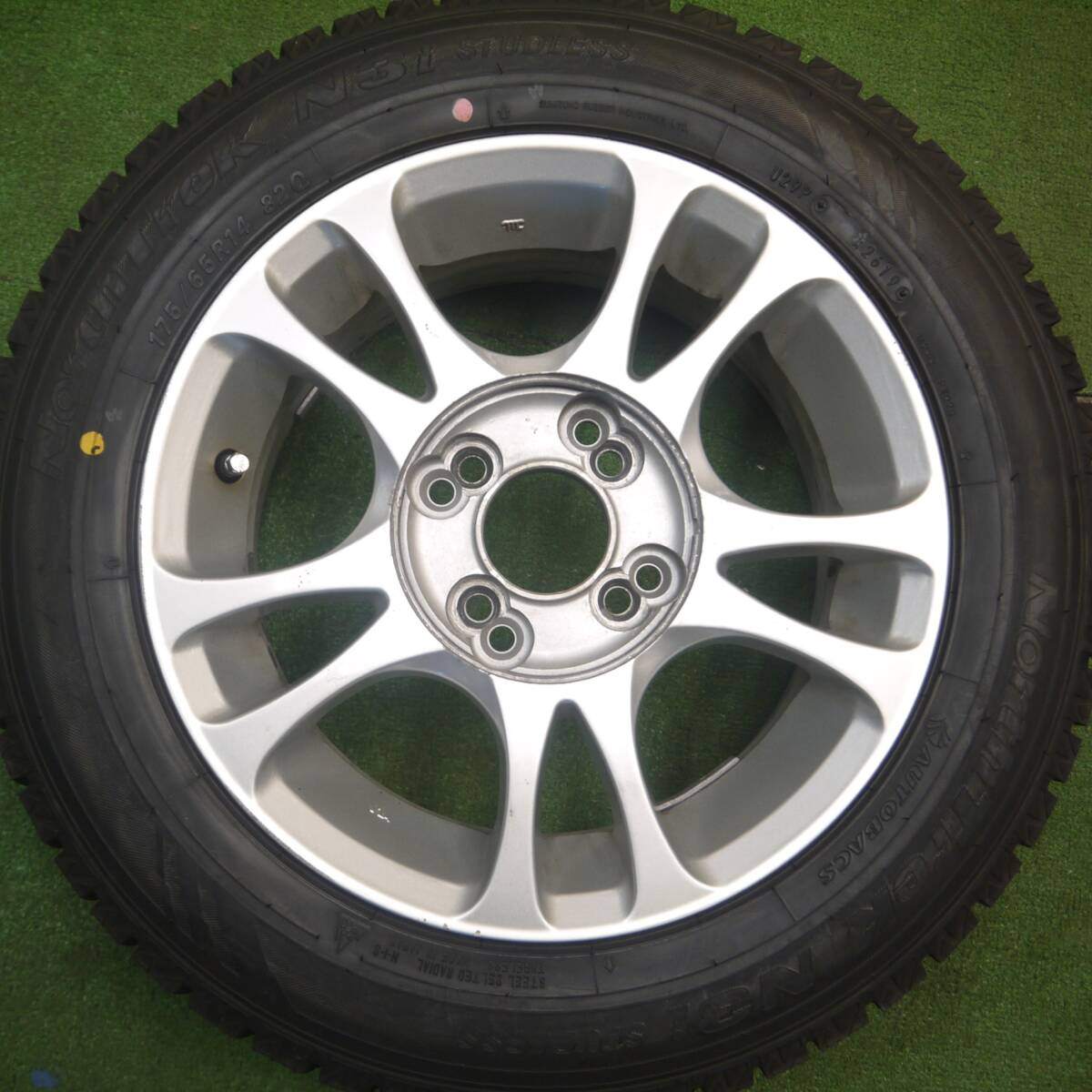 バリ溝！ほぼ10分★スタッドレス 175/65R14 オートバックス ノーストレック N3i 社外 アルミ 14インチ PCD 100 114.3/4H マルチ★5021706Hス