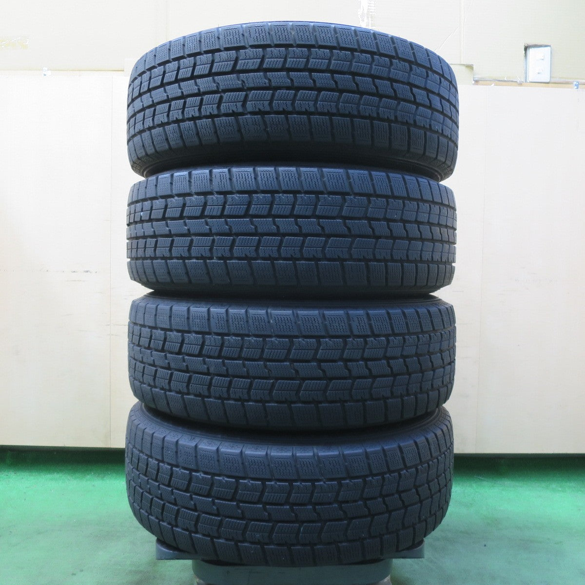 バリ溝！キレイ！8.5分★スタッドレス 205/60R16 グッドイヤー アイスナビ7 ravrion RS01 ラブリオン 16インチ PCD114.3/5H★5050803イス