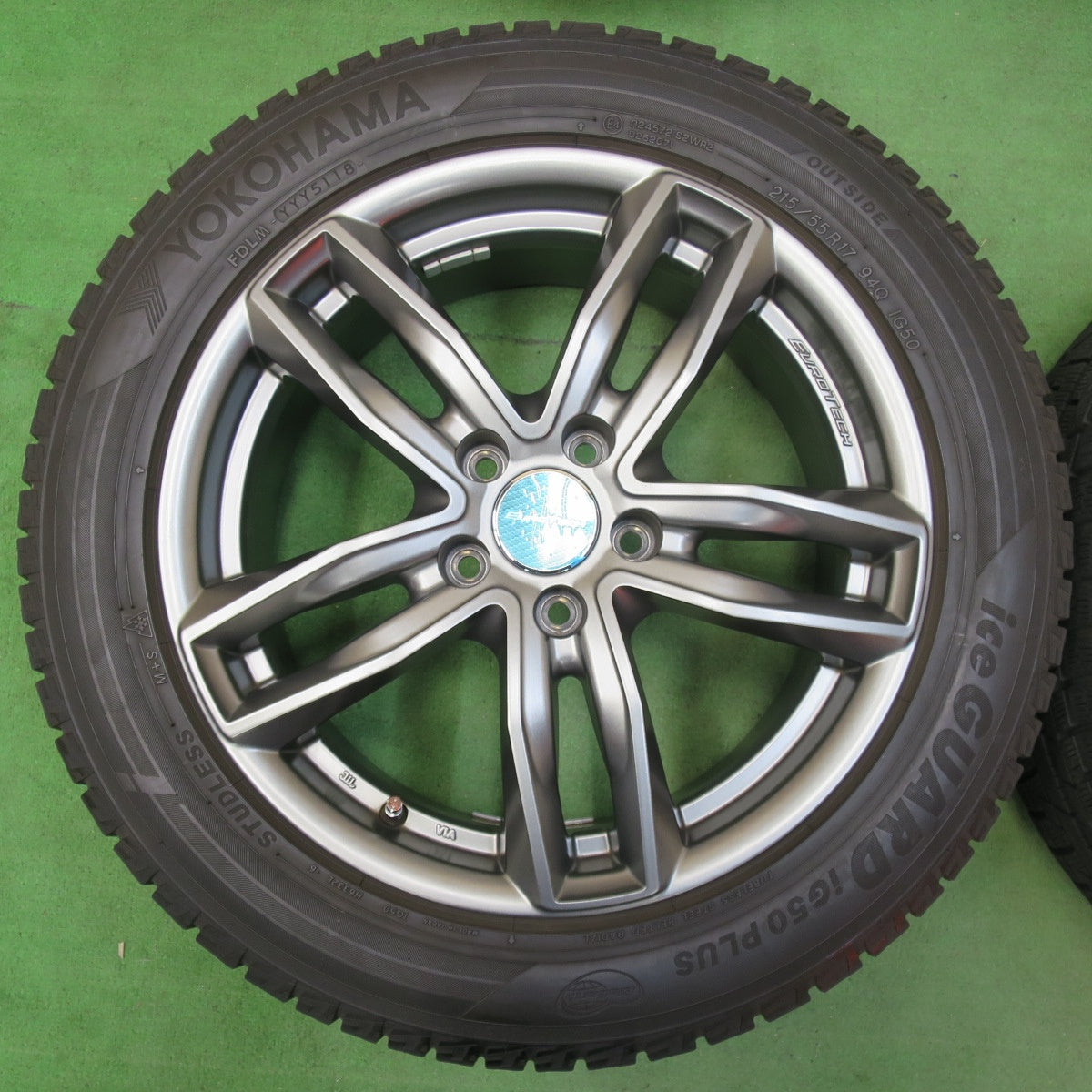 [送料無料] バリ溝！キレイ！9.5分★ワーゲン ティグアン 等 EUROTECH GAYA5 215/55R17 スタッドレス ヨコハマ アイスガード iG50 プラス ユーロテック ガヤ5 PCD112/5H★5010709イス