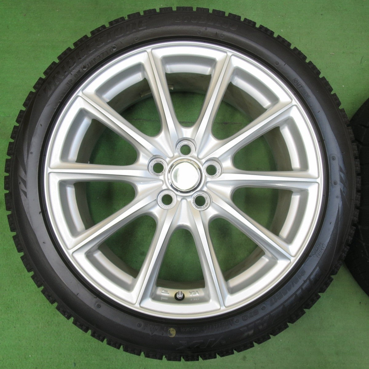 バリ溝！キレイ！9.5分★プリウス 等 215/45R17 スタッドレス ブリヂストン ブリザック VRX ECO FORME エコフォルム 17インチ PCD100/5H★5021707イス