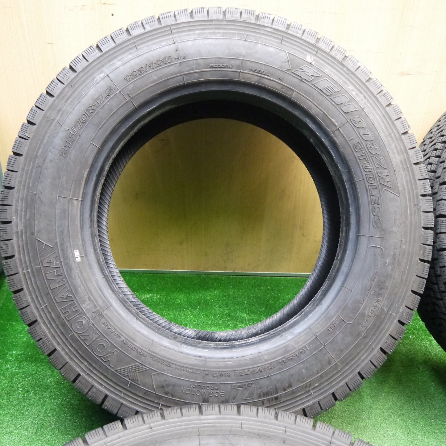 バリ溝！9分！6本★トラック タイヤ 215/70R17.5 123/121J スタッドレス ヨコハマ ZEN 903ZW 17.5インチ★5111403KKスタ