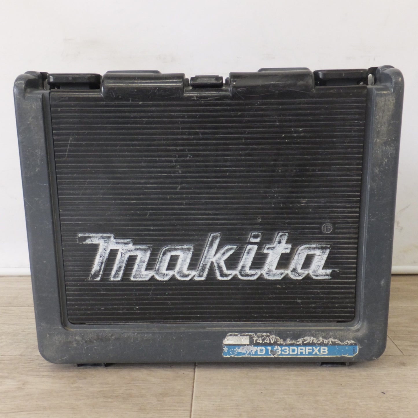 [送料無料] ★マキタ makita 充電式インパクトドライバ TD133DRFXB 14.4V★