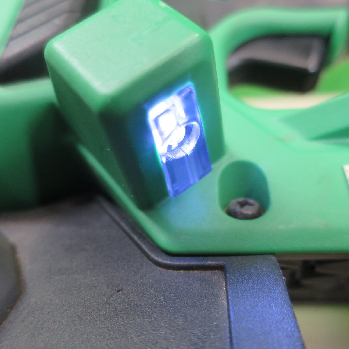 [送料無料] ☆日立 83mm コードレス ロータリ バンドソー CB18DBL(S) 電動 工具 切断機 充電式 HITACHI 本体のみ☆