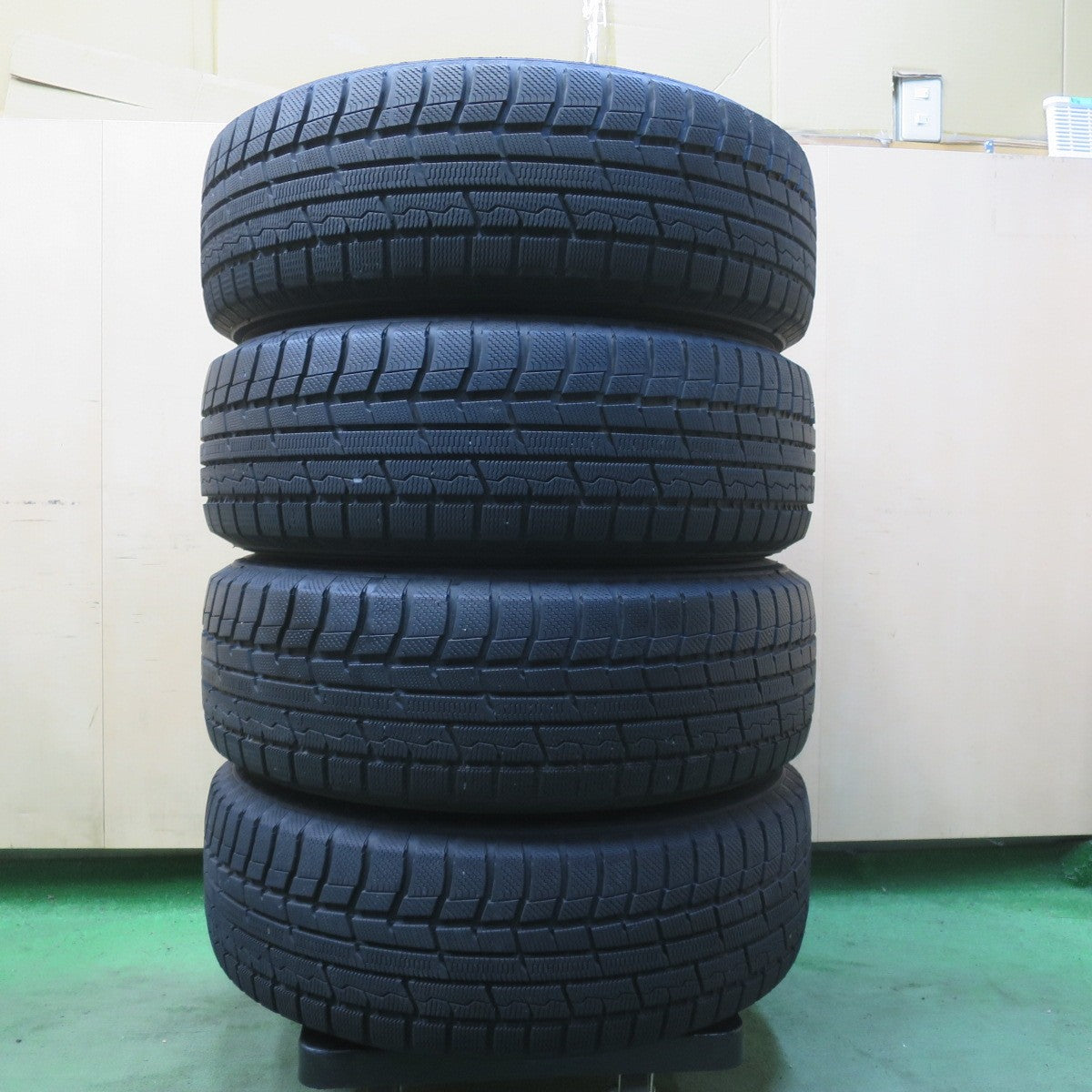 バリ溝！9.5分◎スタッドレス 225/65R17 トーヨー ウインター トランパス TX PRAUZER プラウザー 17インチ PCD114.3/5H◎6062609イス