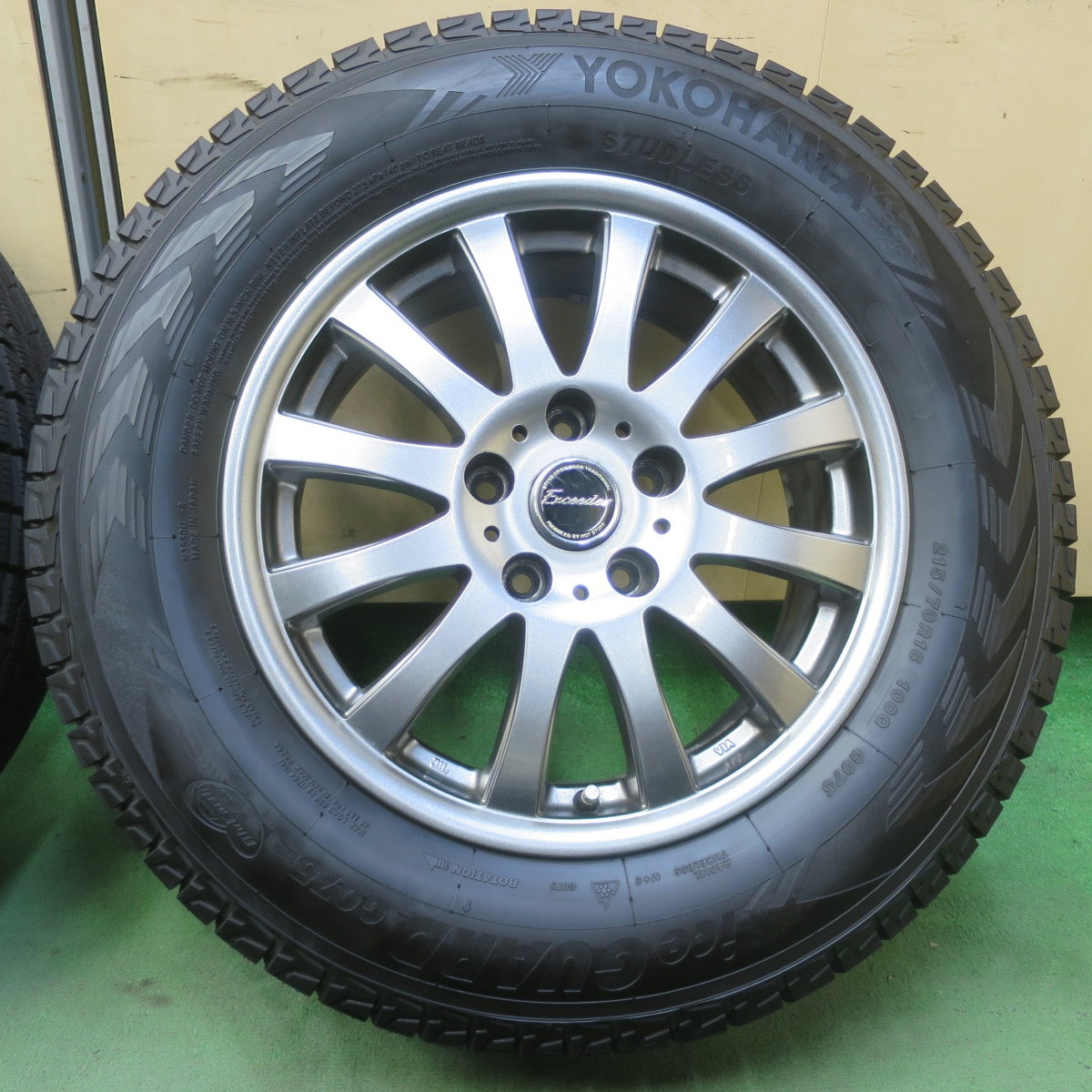 バリ溝！25年！ほぼ10分◎スタッドレス 215/70R16 ヨコハマ アイスガード G075 Exceeder エクシーダー 16インチ PCD114.3/5H◎6082909イス
