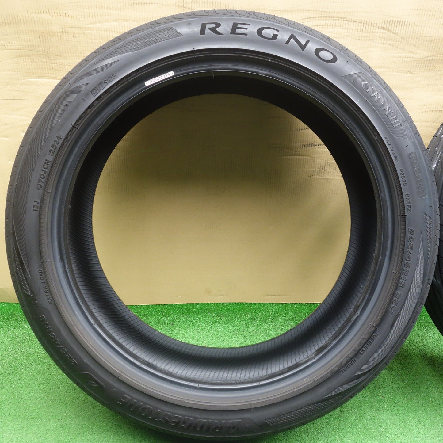 バリ溝！24年！9.5分★225/45R18 ブリヂストン レグノ GR-XⅢ GR-X3 タイヤ 18インチ クラウン ヴォクシー レヴォーグ 等★6071302KTノタ