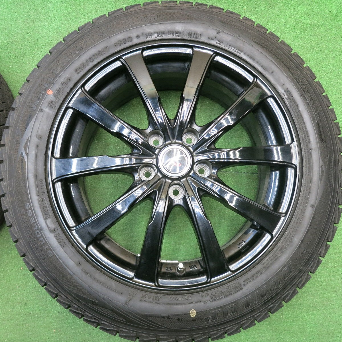 バリ溝！9.5分★スタッドレス 215/60R17 ダンロップ ウインターマックス SJ8 SJ8+ Fang ファング 17インチ PCD114.3/5H★6010805HAス