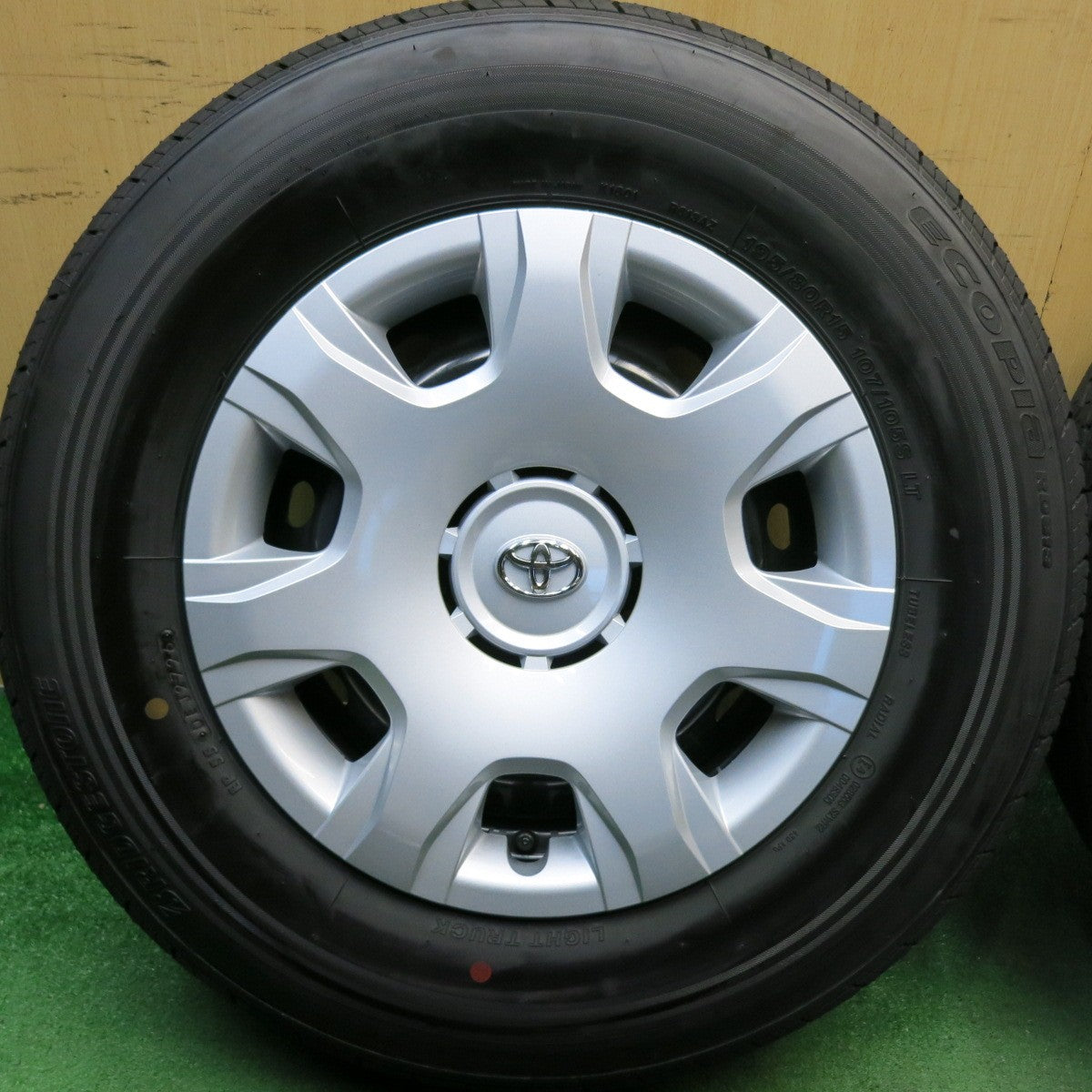 新車外し！26年◎トヨタ 200系 ハイエース 純正 スチール 195/80R15 107/105S ブリヂストン エコピア RD613 15インチ PCD139.7/6H◎6082206HAノ