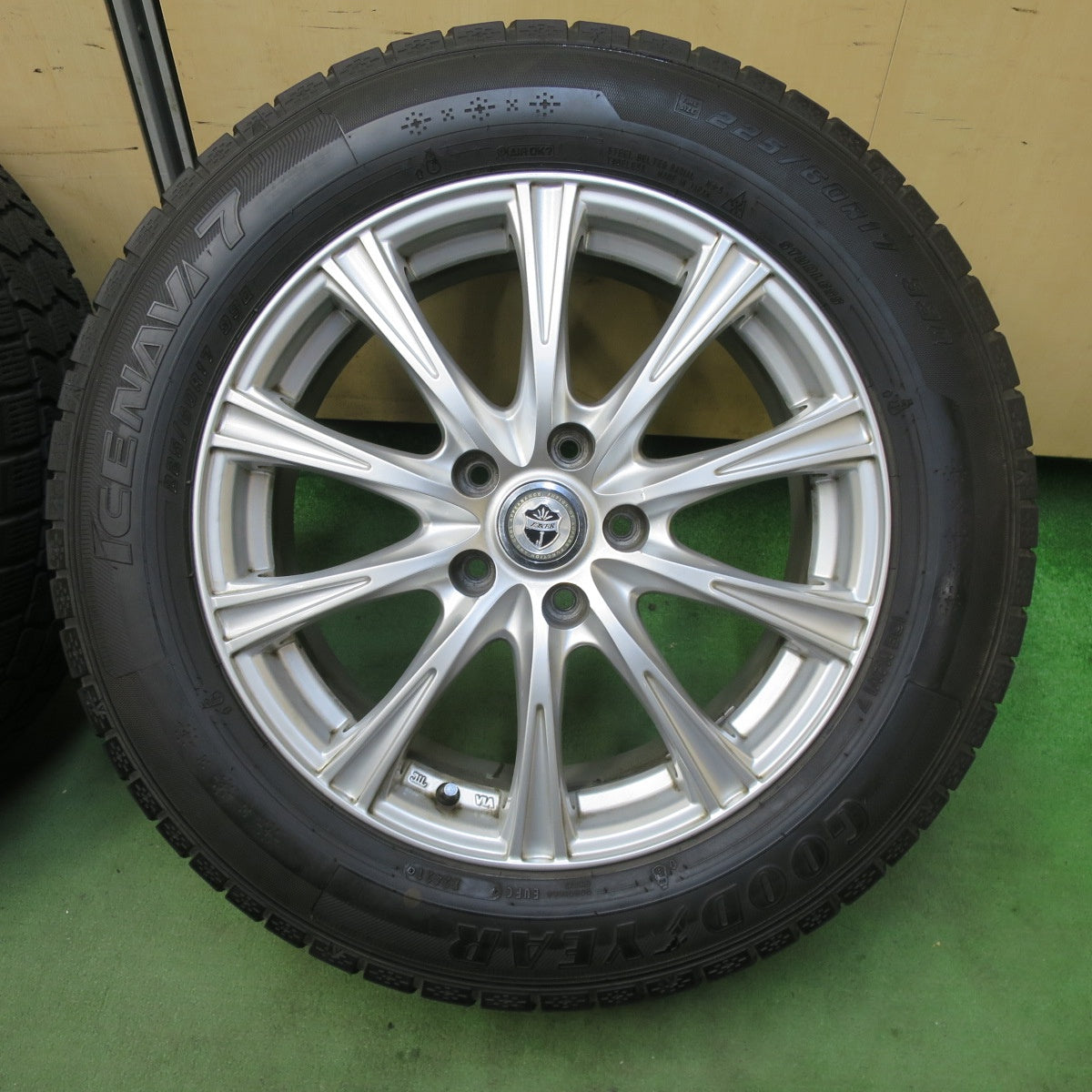 バリ溝！21年！キレイ！8.5分★スタッドレス 225/60R17 グッドイヤー アイスナビ7 JOKER ジョーカー 17インチ PCD114.3/5H★5111908TTス