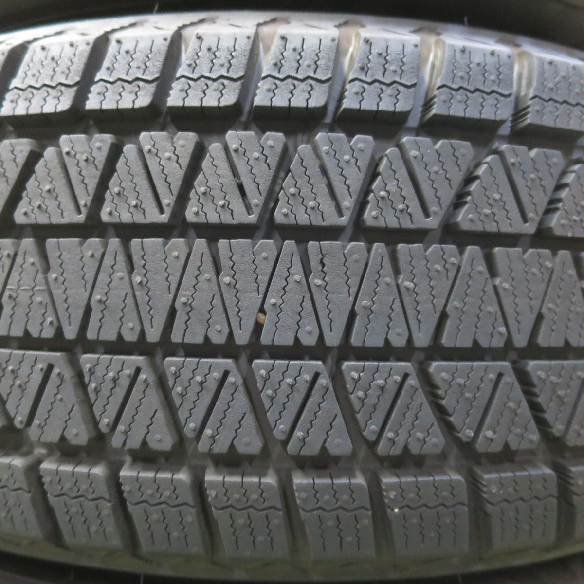 新車外し！ほぼ未使用！24年◎ベンツ GLC クーペ X254 C254 純正 235/60R18 スタッドレス ブリヂストン ブリザック DM-V3 18インチ PCD112/5H◎6063002イス