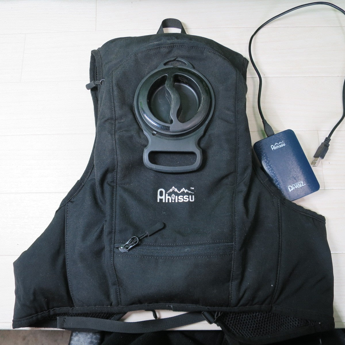 [送料無料] ☆Ah!ISSU 水冷服 ベスト ICE WATER COOLING VEST PRO  3350mAh バッテリー セット 冷却 熱中症☆