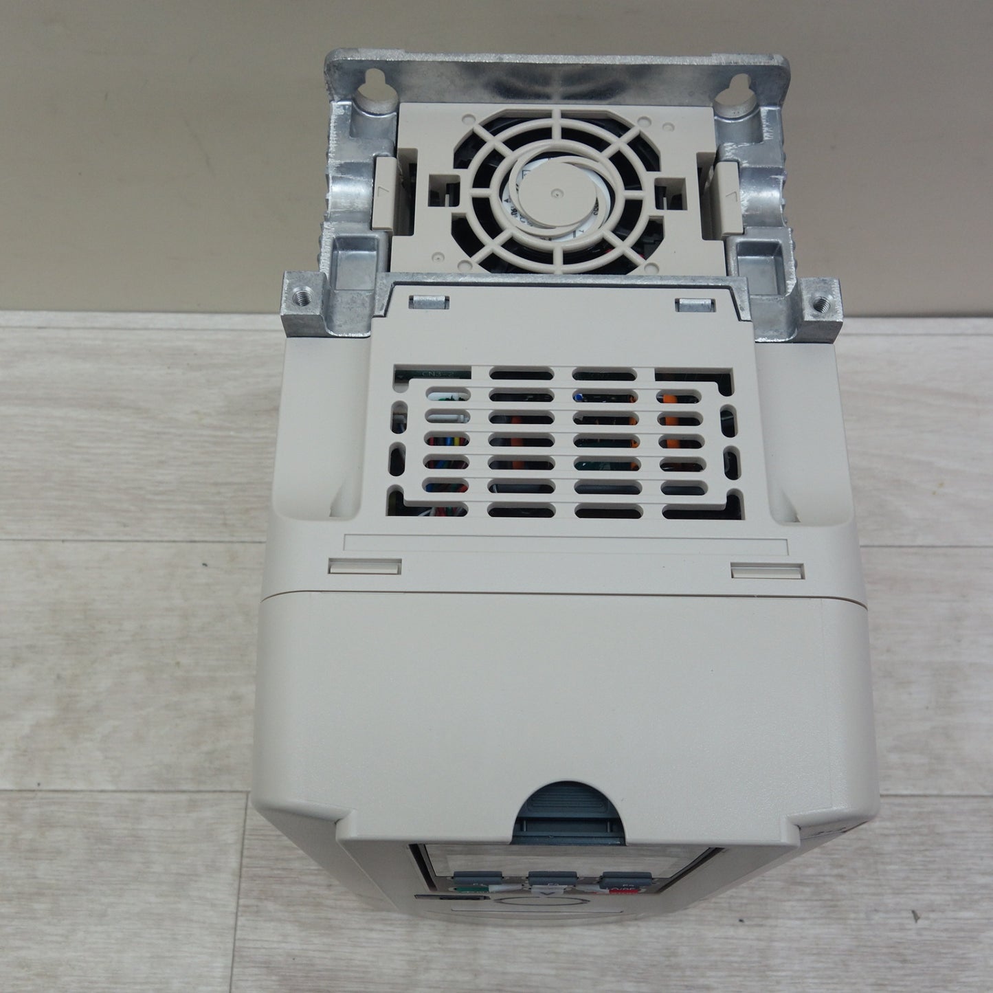 [送料無料] 未使用☆YASKAWA 安川 インバーター 200V 5.5kW/3.7kW GA700☆