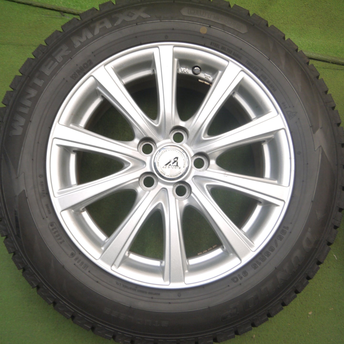 *送料無料* バリ溝！22年！キレイ！9.5分以上★プリウス等 195/65R15 スタッドレス ダンロップ ウインターマックス WM02 AZ SPORTS 15インチ PCD100/5H★4061703Hス