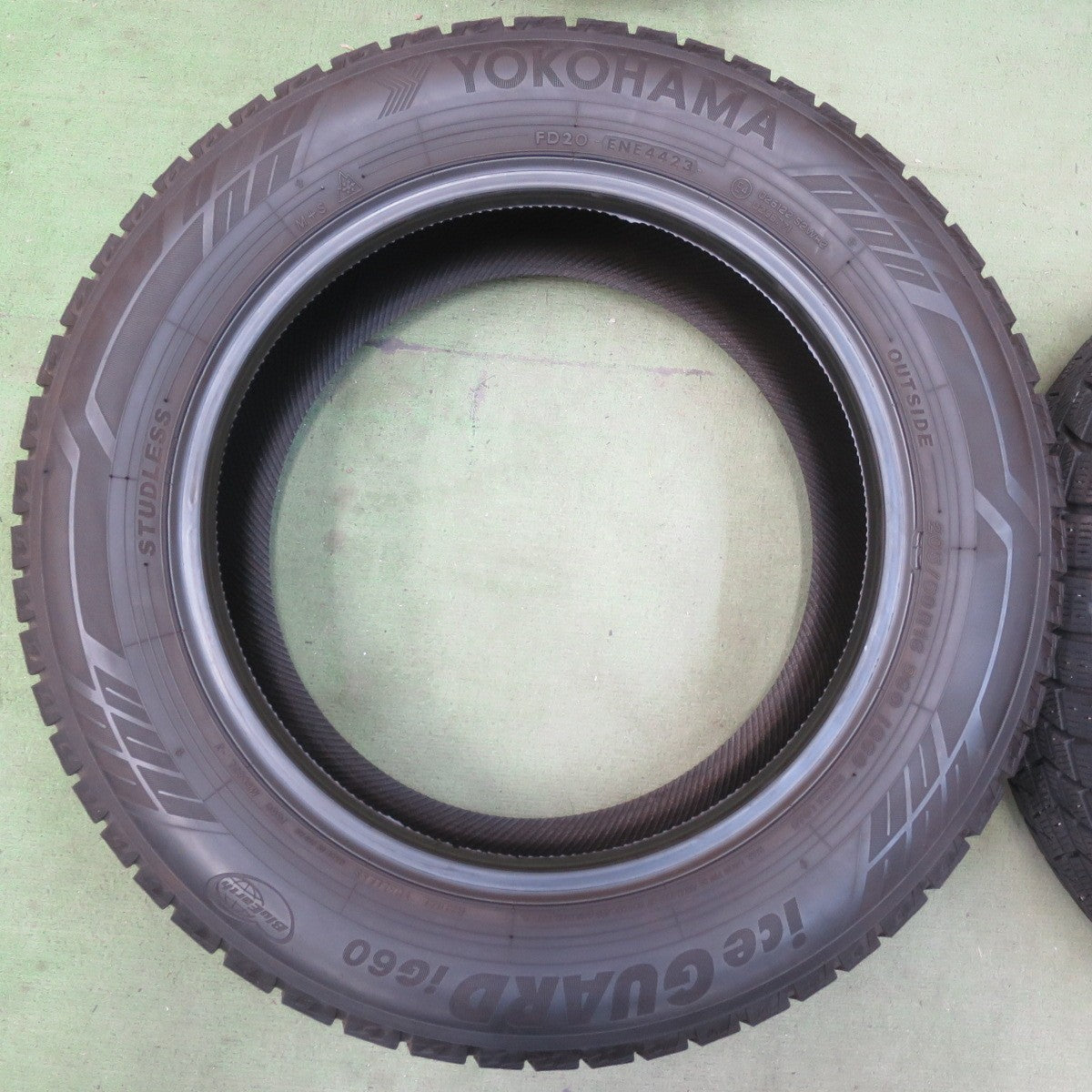 バリ溝！23年！9.5分◎スタッドレス 205/60R16 ヨコハマ アイスガード iG60 タイヤ 16インチ ノア ヴォクシー エスクァイア ステップワゴン 等◎6070205イスタ