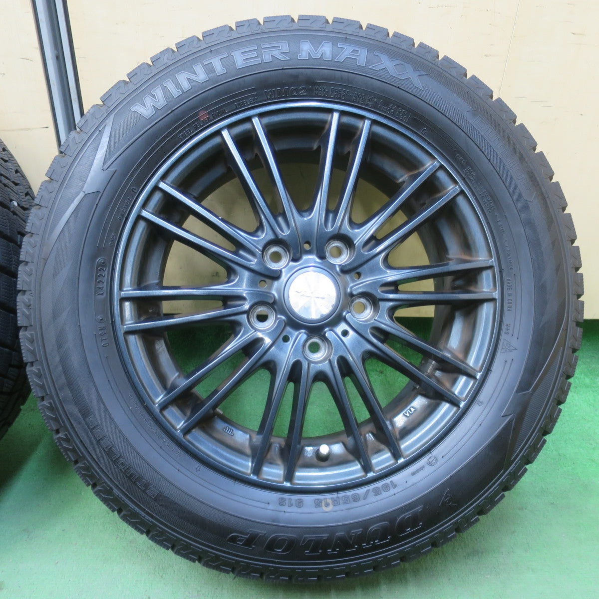 バリ溝！22年！ほぼ10分★スタッドレス 195/65R15 ダンロップ ウインターマックス WM02 VELVA AGUDO ヴェルヴァ アグード 15インチ PCD114.3/5H★6012901イス