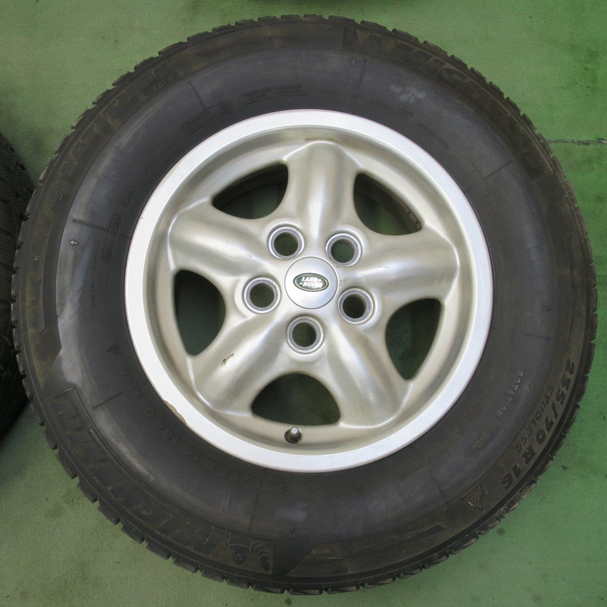 バリ溝！9分◎ランドローバー ディスカバリー 純正 235/70R16 スタッドレス ミシュラン LATITUDE X-ICE 16インチ PCD120.65/5H◎6061204イス