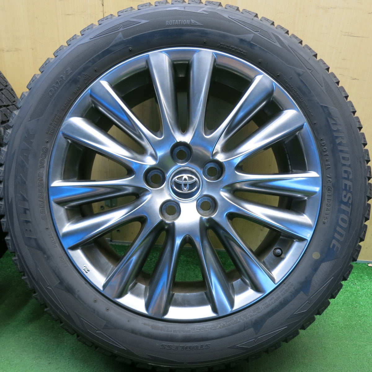4本価格◎トヨタ 60系 ハリアー 純正 235/55R18 スタッドレス ブリヂストン ブリザック DM-V2 18インチ PCD114.3/5H◎6082505HAス