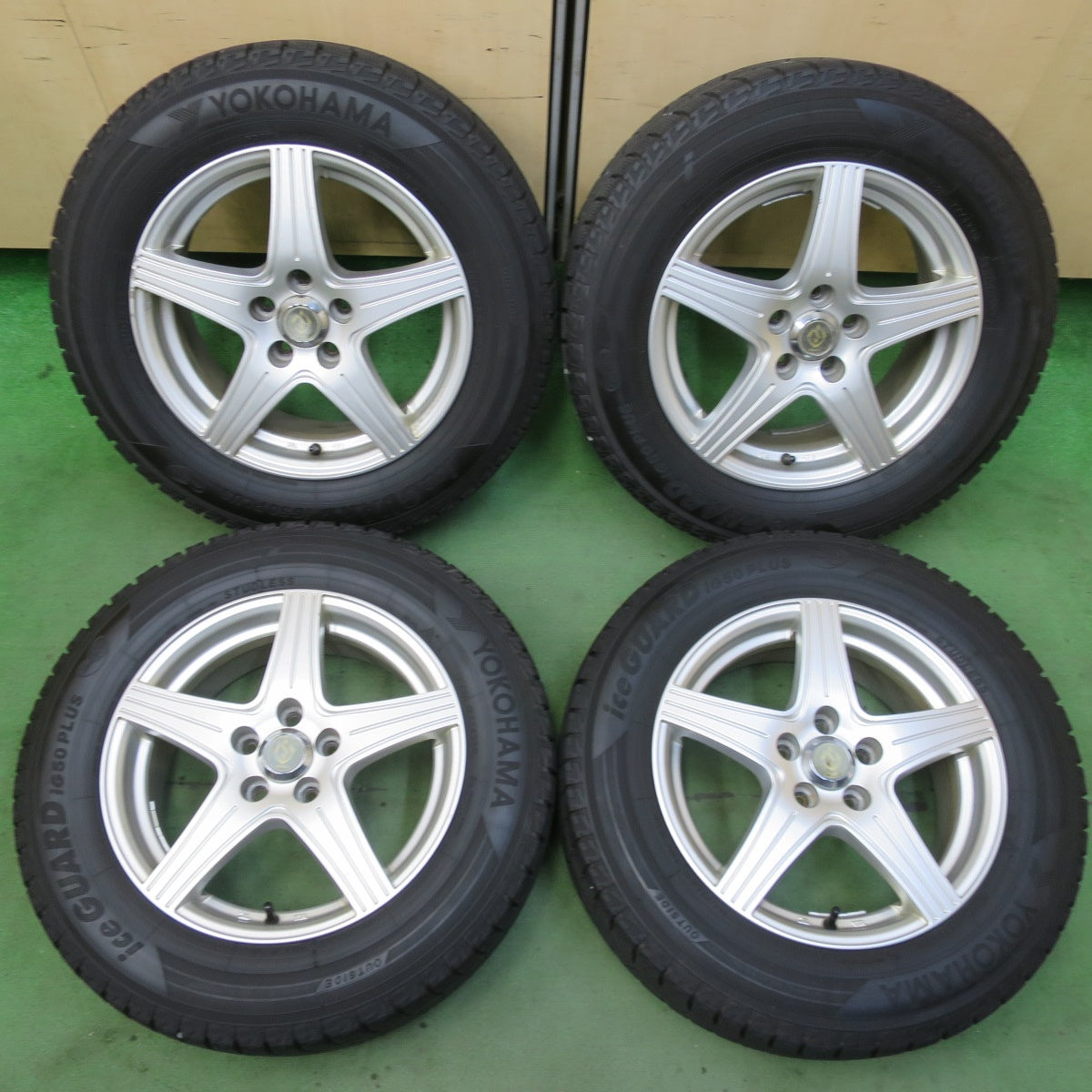 バリ溝！9分★プリウス 等 195/65R15 スタッドレス ヨコハマ アイスガード iG50 プラス Staker 15インチ PCD100/5H★5101601イス