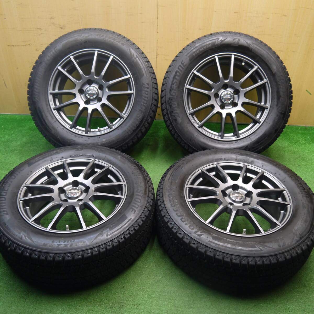 バリ溝！キレイ！9.5分★スタッドレス 225/65R17 ブリヂストン ブリザック DM-V3 SCHNEIDER ATECH シュナイダー 17インチ PCD114.3/5H★5032811Hス