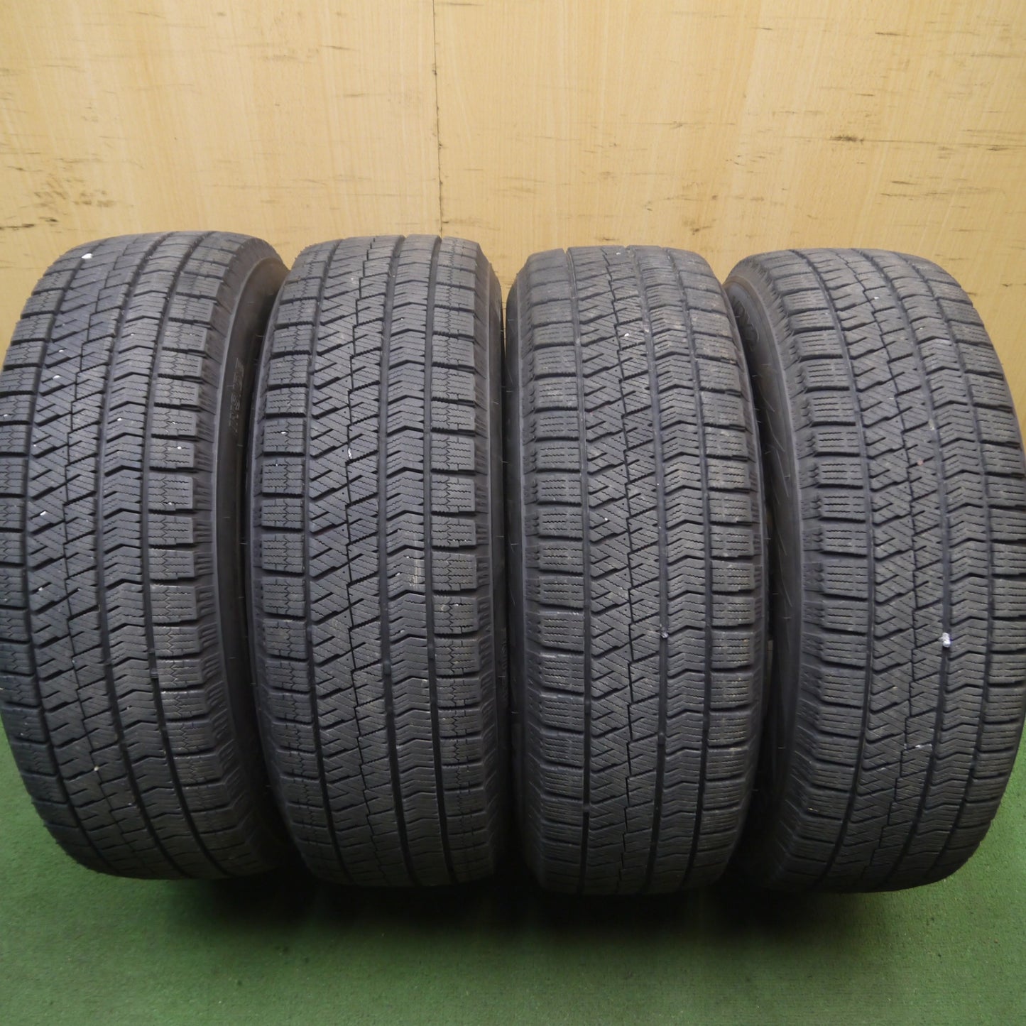 *送料無料* バリ溝！22年！キレイ！9.5分★プリウス等 195/65R15 スタッドレス ブリヂストン ブリザック VRX2 TOPRUN トップラン PCD100/5H★4062804Hス