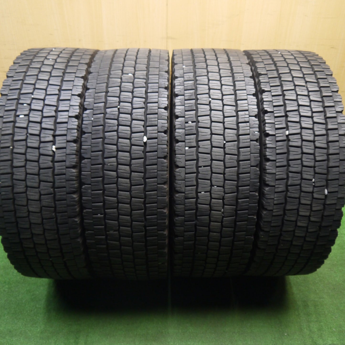 4本価格！24年★トラック タイヤ 245/70R19.5 136/134J スタッドレス ダンロップ デクテス SP081 DECTES 19.5インチ★5122304Hスタ