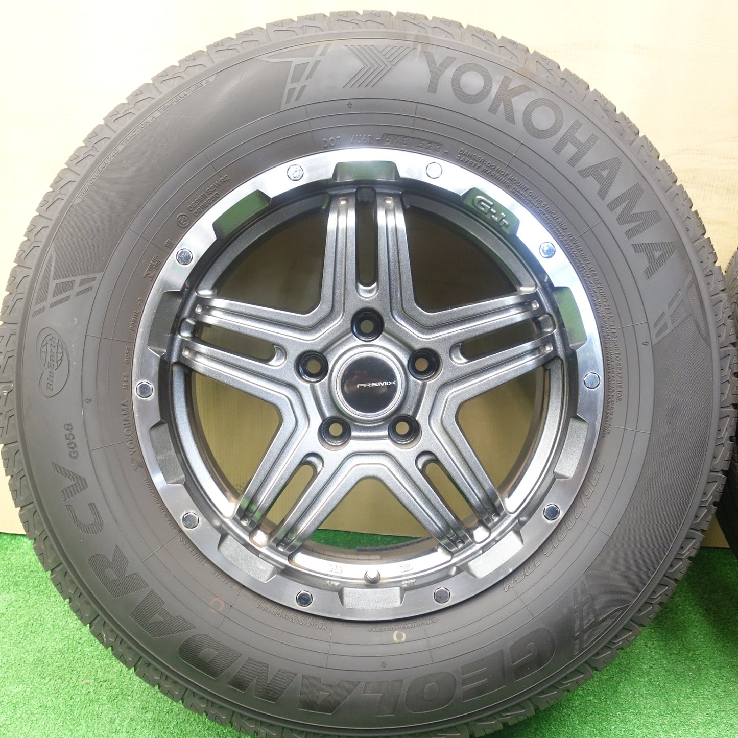 バリ溝！23年！キレイ！8.5分★PREMIX GRAVAS-JⅡ G-Jr 235/70R16 ヨコハマ ジオランダー CV G058 16インチ プレミックス グラバス J2 PCD114.3/5H★5122103KTノ