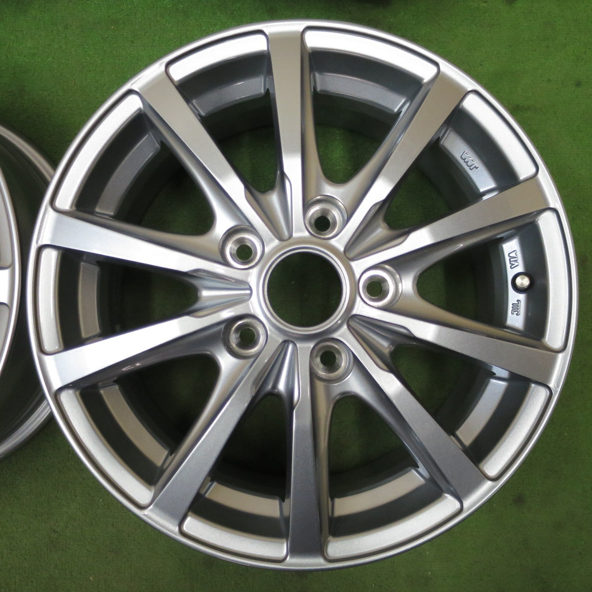 未使用！エンブレム付き★BALMINUM LS10 バルミナ 15インチ ホイール 15×6J PCD114.3/5H★6060903NGホ
