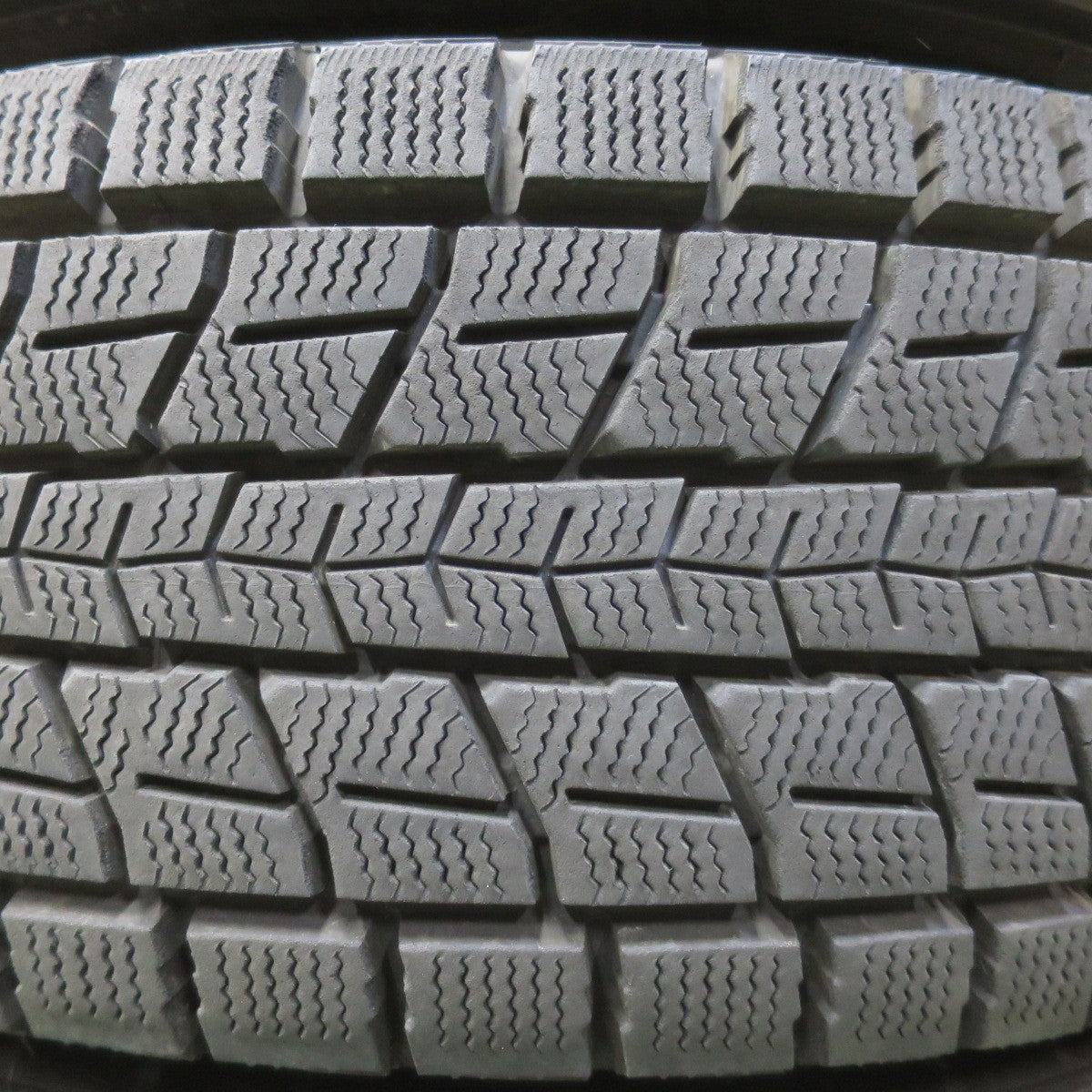 バリ溝！22年！キレイ！9.5分★アウディ 等 AGA Dorf 215/70R16 スタッドレス ダンロップ ウインターマックス SJ8 SJ8+ ドルフ 16インチ PCD112/5H★6050517イス