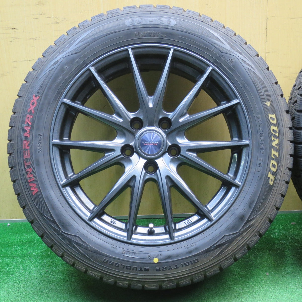 バリ溝！キレイ！9.5分★スタッドレス 215/60R17 ダンロップ ウインターマックス WM01 VELVA SPORTZ ヴェルヴァ 17インチ PCD114.3/5H★5121806NJス