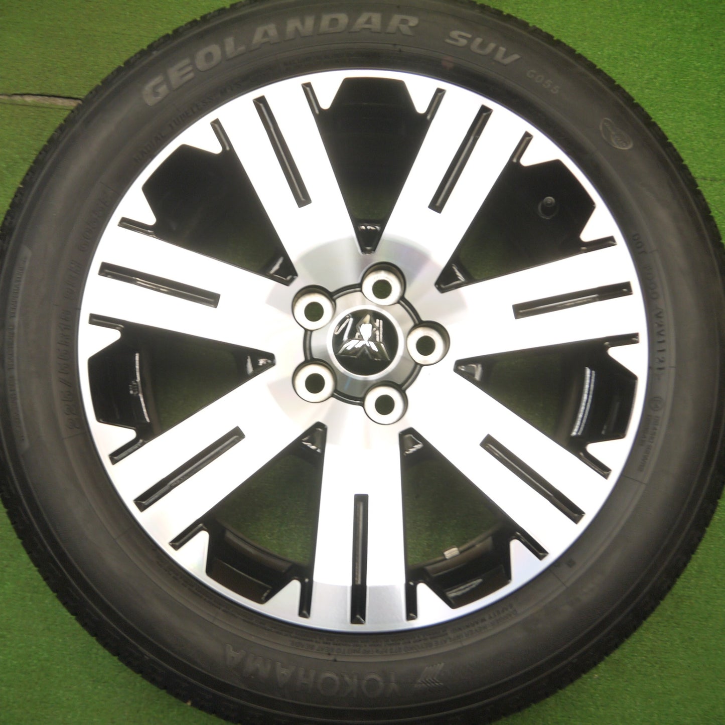 [送料無料] ほぼ新車外し 21年★三菱 デリカ D:5 純正 225/55R18 ヨコハマ ジオランダー SUV G055 G055E 18インチ D5 PCD114.3/5H★5010806Hノ