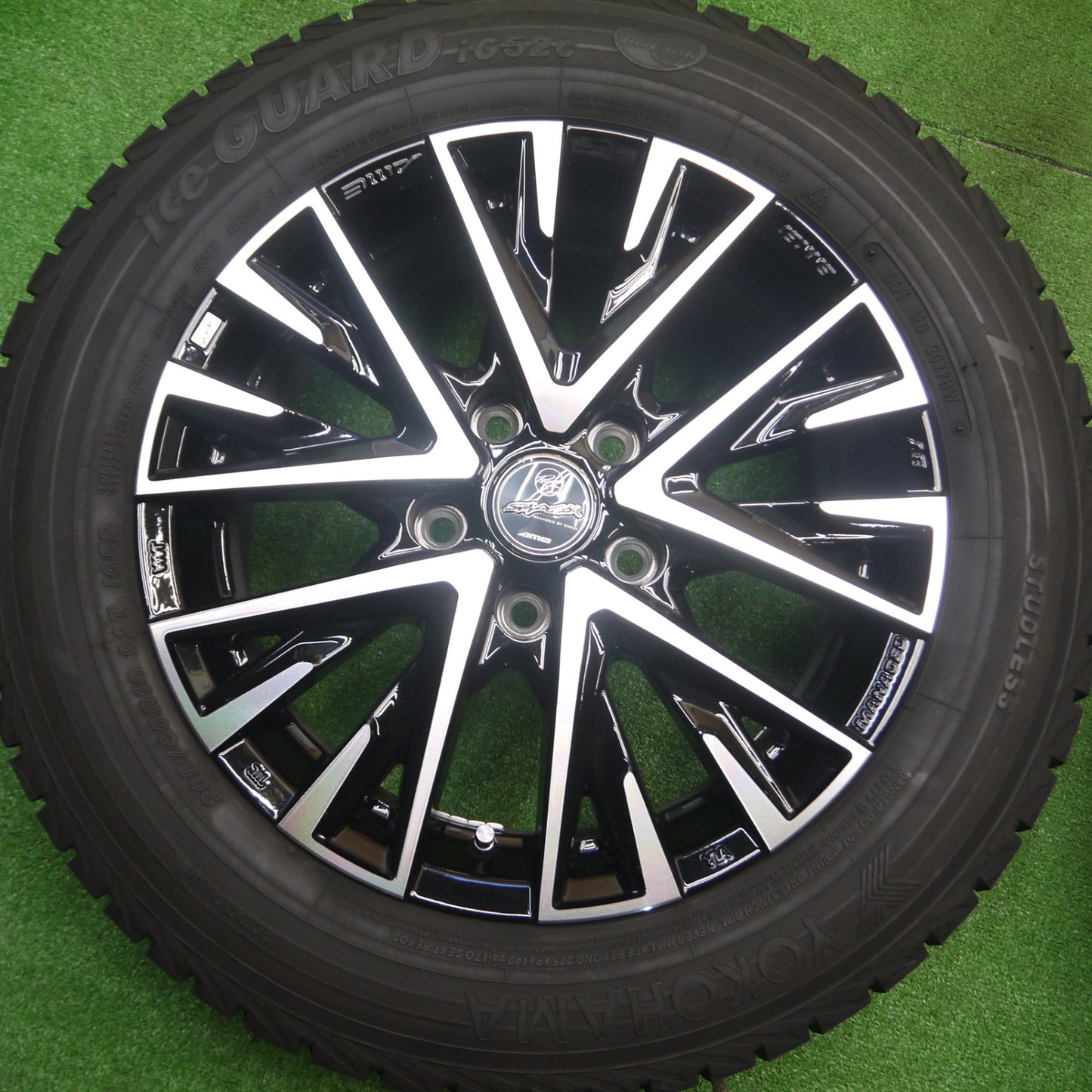[送料無料] バリ溝！23年！キレイ！ほぼ10分★SMACK レジーナ ENKEI AME 共豊 205/60R16 スタッドレス ヨコハマ アイスガード iG52C スマック エンケイ PCD114.3/5H★4110804Hス