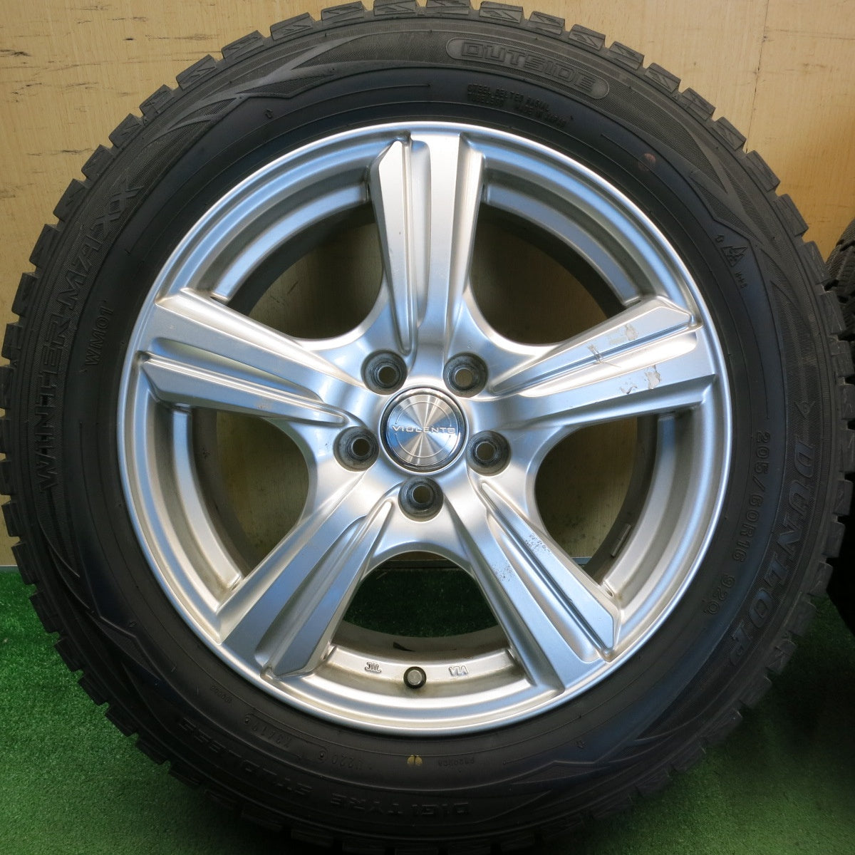 バリ溝！9.5分◎インプレッサ 等 205/60R16 スタッドレス ダンロップ ウインターマックス WM01 VIOLENTO ヴィオレント 16インチ PCD100/5H◎6080206HAス