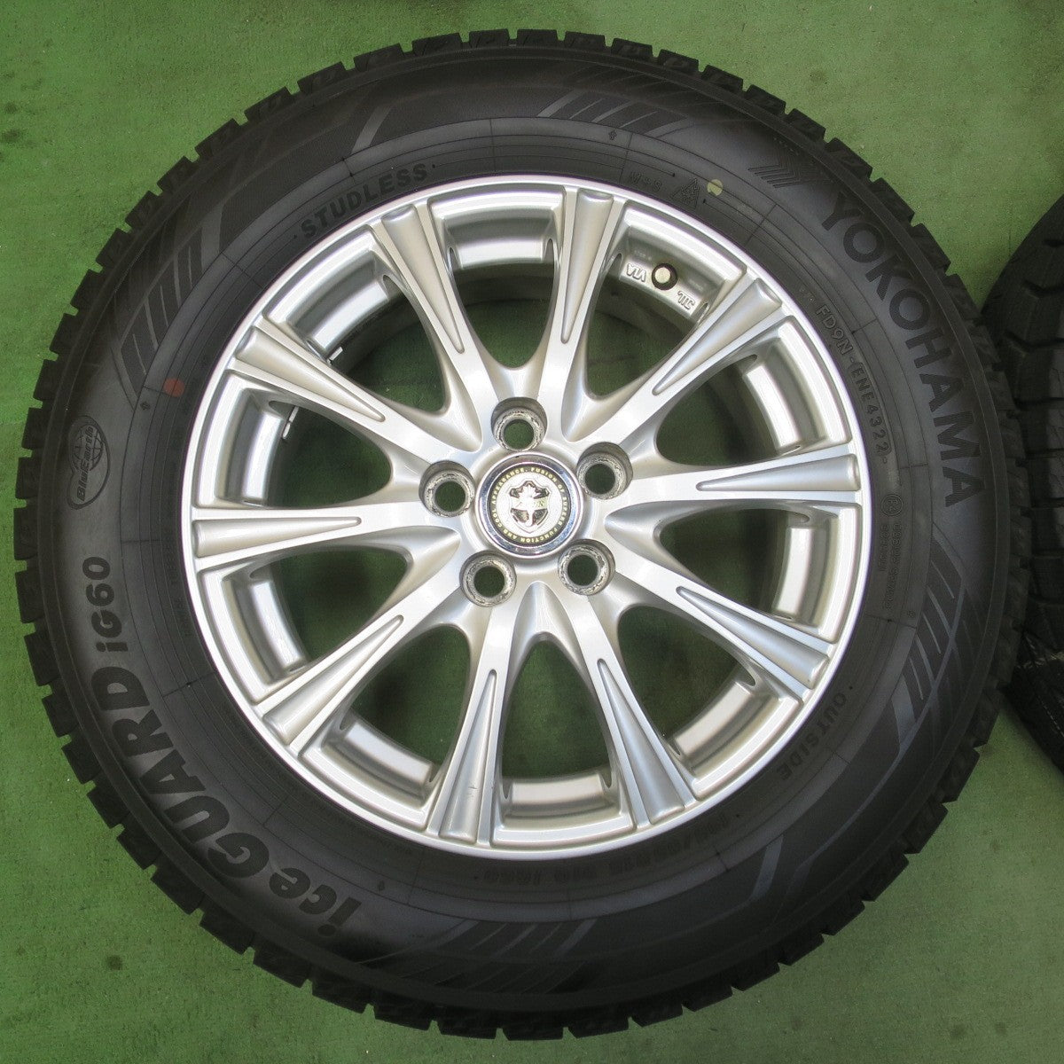 バリ溝！22年！キレイ！9.5分★プリウス 等 195/65R15 スタッドレス ヨコハマ アイスガード iG60 JOKER ジョーカー 15インチ PCD100/5H★6022108イス