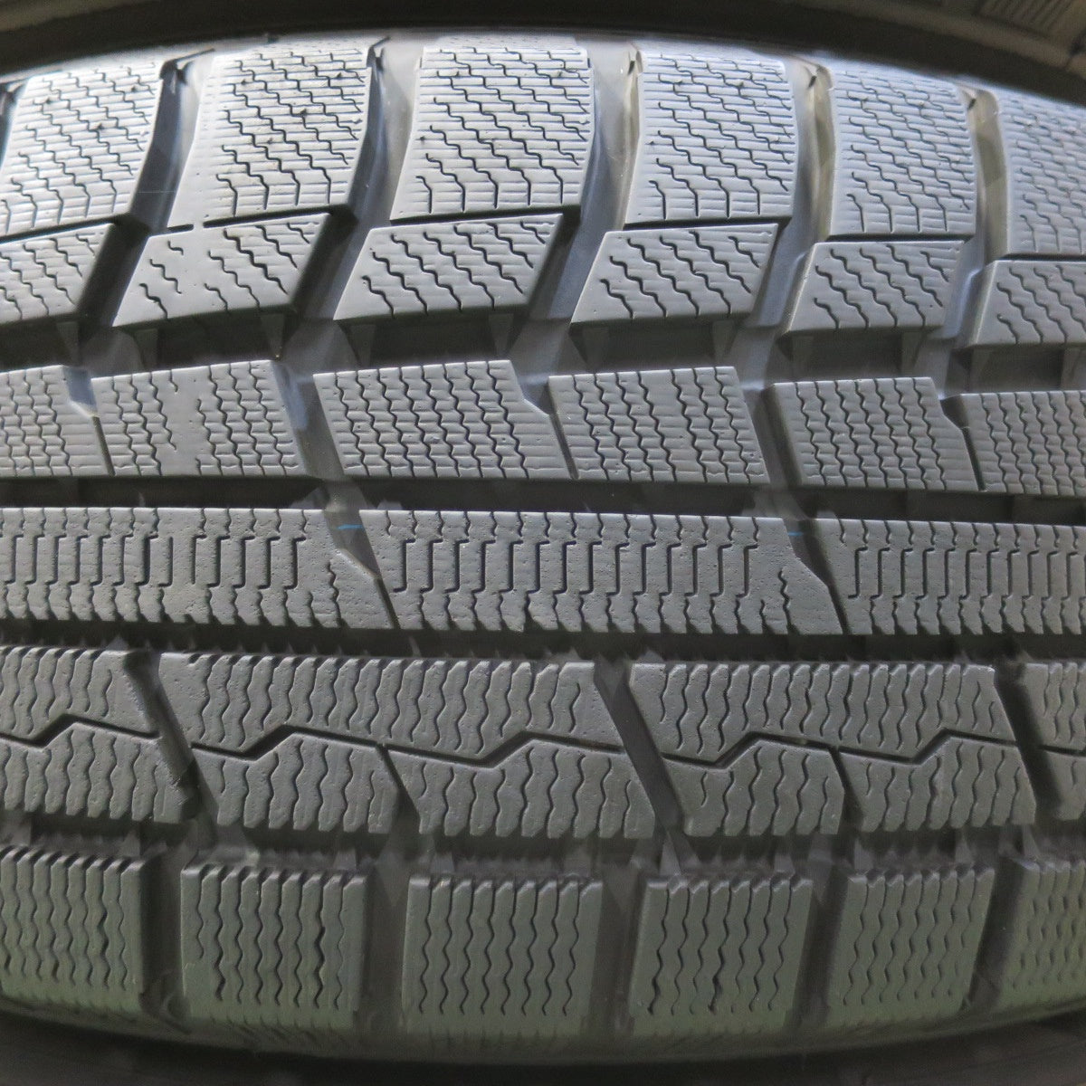 超バリ溝！キレイ！9.5分以上★スタッドレス 225/65R17 トーヨー ウインター トランパス TX SPORT ABELIA スポルト アベリア 17インチ PCD114.3/5H★5072507イス