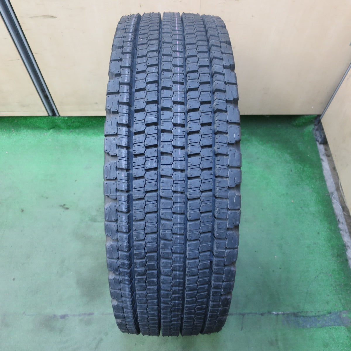 未使用！1本★トラック タイヤ 245/70R19.5 136/134J スタッドレス ブリヂストン W900 19.5インチ★6072911イスタ