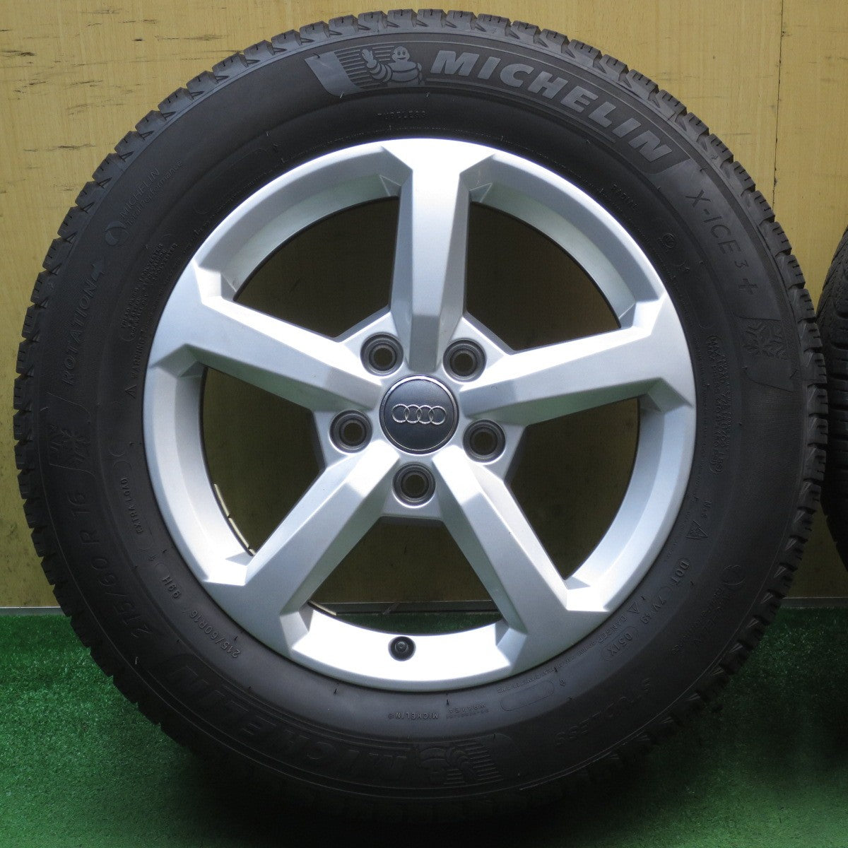 バリ溝！キレイ！8.5分◎アウディ Q2 純正 215/60R16 スタッドレス ミシュラン X-ICE3+ 16インチ PCD112/5H◎6092901NJス