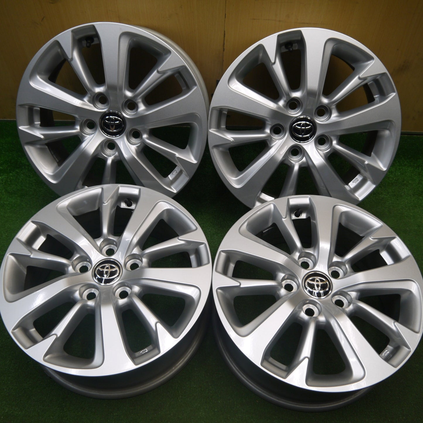 新車外し★トヨタ ヤリスクロス 純正 ホイール 16インチ 16×6.5J PCD114.3/5H★6010609Hホ