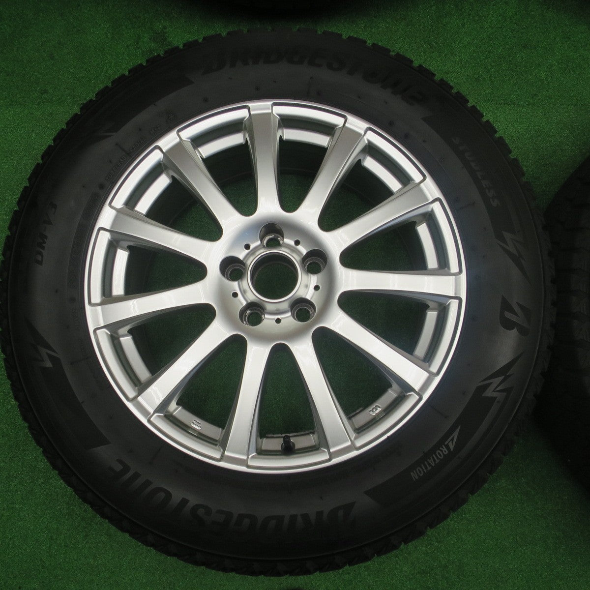 バリ溝！22年！キレイ！9分★スタッドレス 235/65R18 ブリヂストン ブリザック DM-V3 LF SPORT LFスポーツ 18インチ PCD114.3/5H★5121902NKス