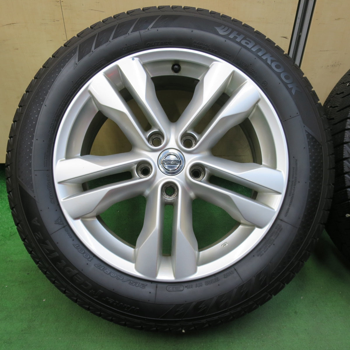 [送料無料] バリ溝！22年！9.5分★日産 T31 エクストレイル 純正 215/60R17 スタッドレス ハンコック ウインター アイセプト IZ2A 17インチ PCD114.3/5H★5011512イス
