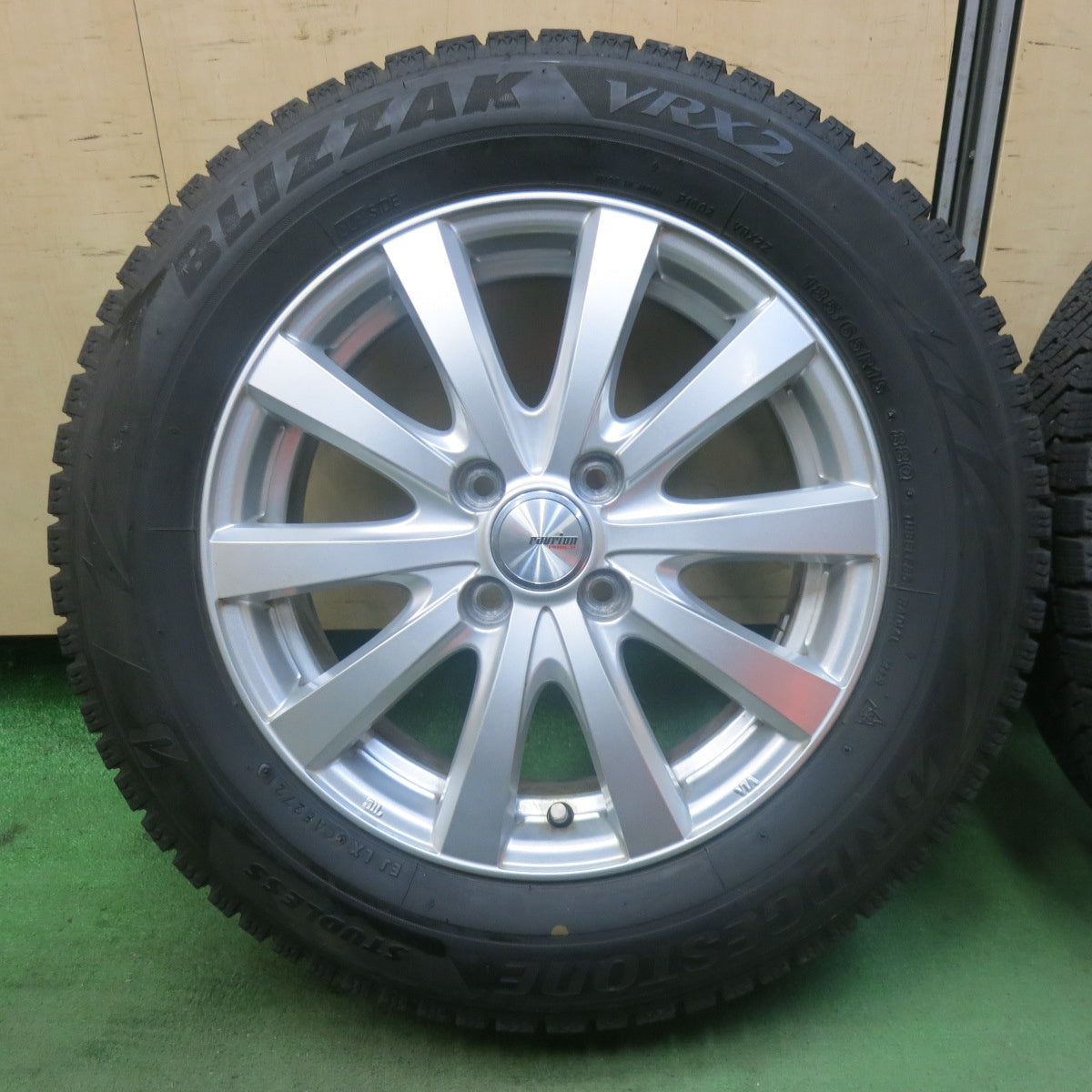 バリ溝！キレイ！9分★スタッドレス 185/65R15 ブリヂストン ブリザック VRX2 ravrion RS01 ラブリオン 15インチ PCD100/4H★5123004SKス