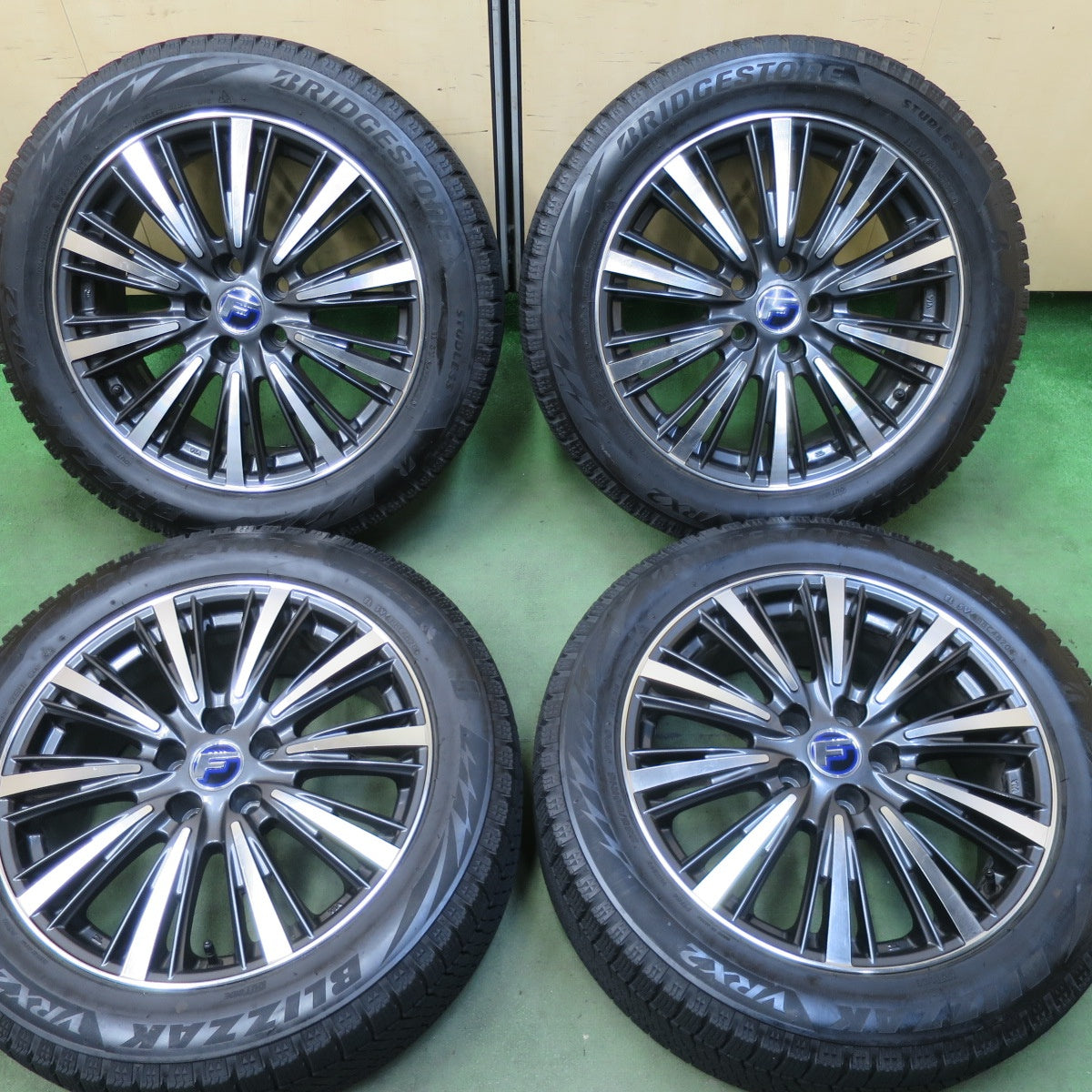 バリ溝！キレイ！9.5分★Lehrmeister L-F SPORT 235/50R18 スタッドレス ブリヂストン ブリザック VRX2 レアマイスター LF スポーツ 18インチ PCD114.3/5H★5111004TTス