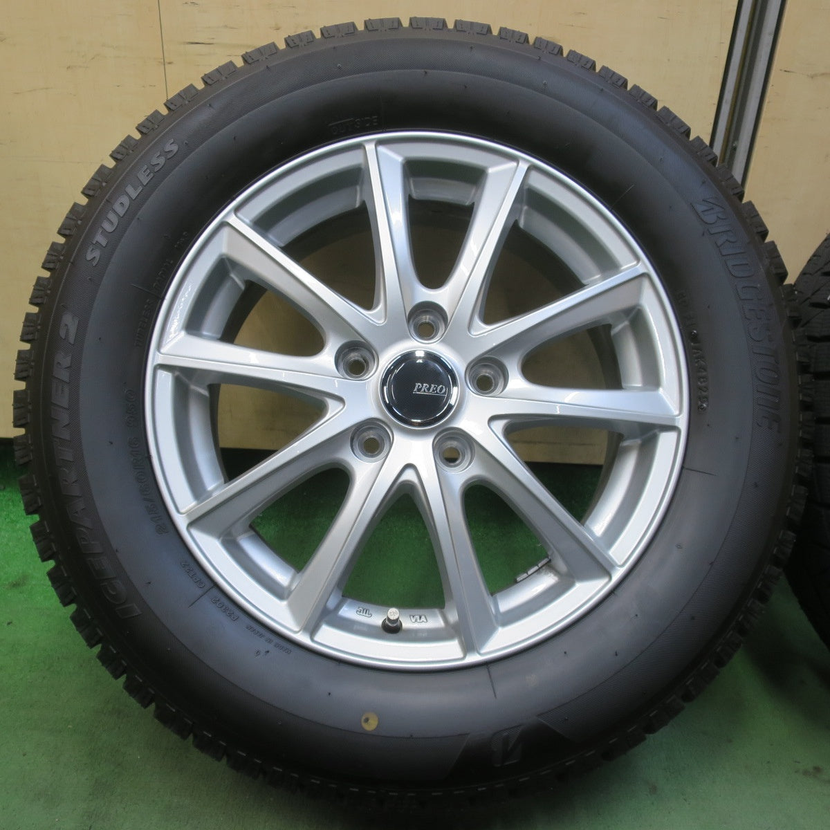 バリ溝！25年！キレイ！ほぼ10分◎スタッドレス 215/60R16 ブリヂストン アイスパートナー2 PREO プレオ 16インチ PCD114.3/5H◎6081605イス
