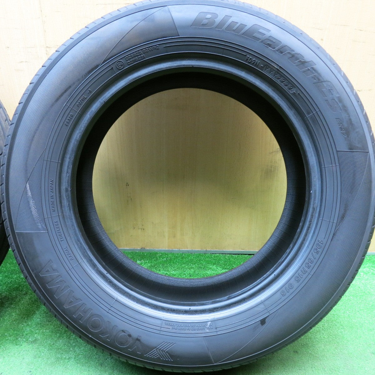 4本価格！22年★195/65R15 ヨコハマ BluEarth-ES ES32 タイヤ ブルーアース 15インチ プリウス ノア ヴォクシー エスクァイア 等★5071708HAノタ