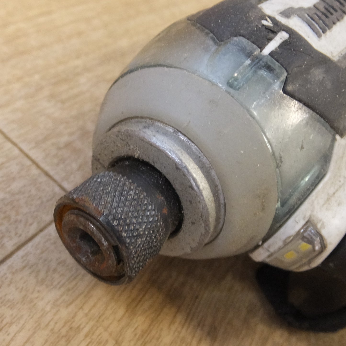 [送料無料] ★マキタ makita 充電式インパクトドライバ TD170D 白 18V　本体のみ★