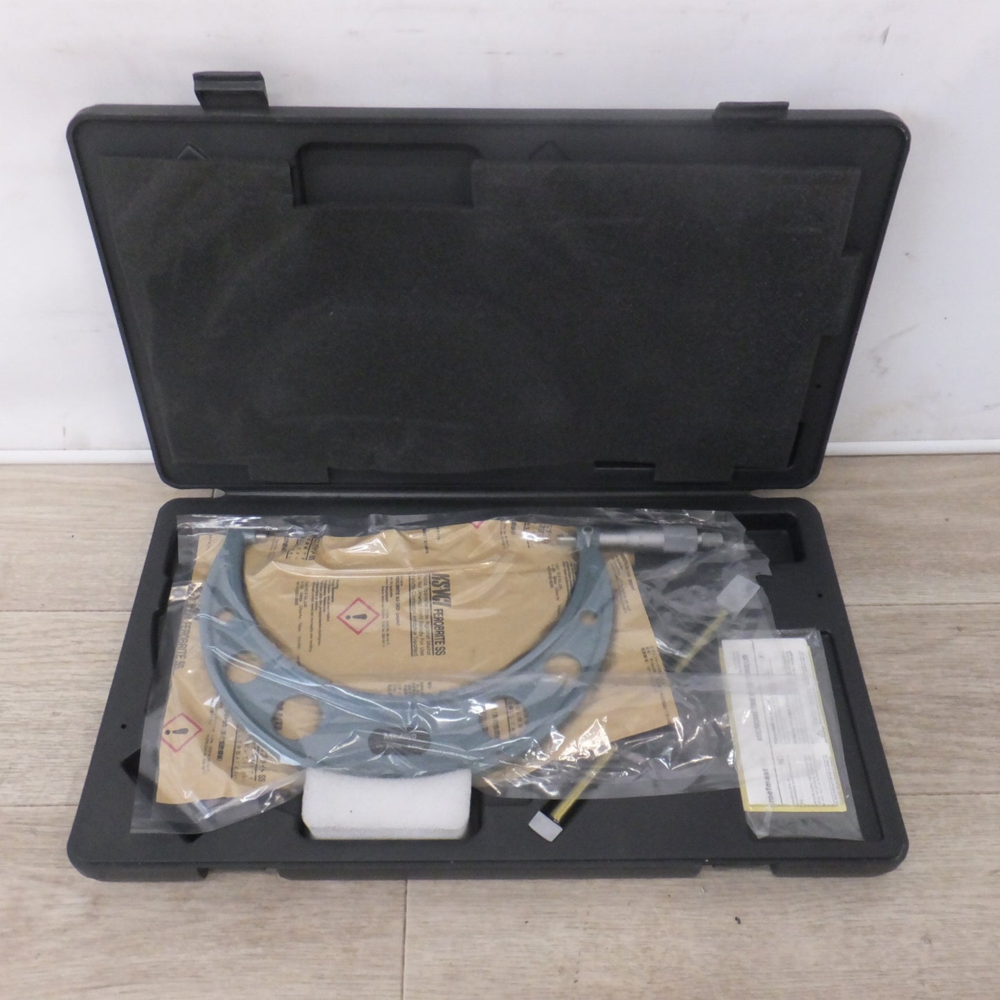 美品★ミツトヨ Mitutoyo 標準外側マイクロメータ OM 103-144 OM-200 175-200mm 0.01mm★ [送料無料]